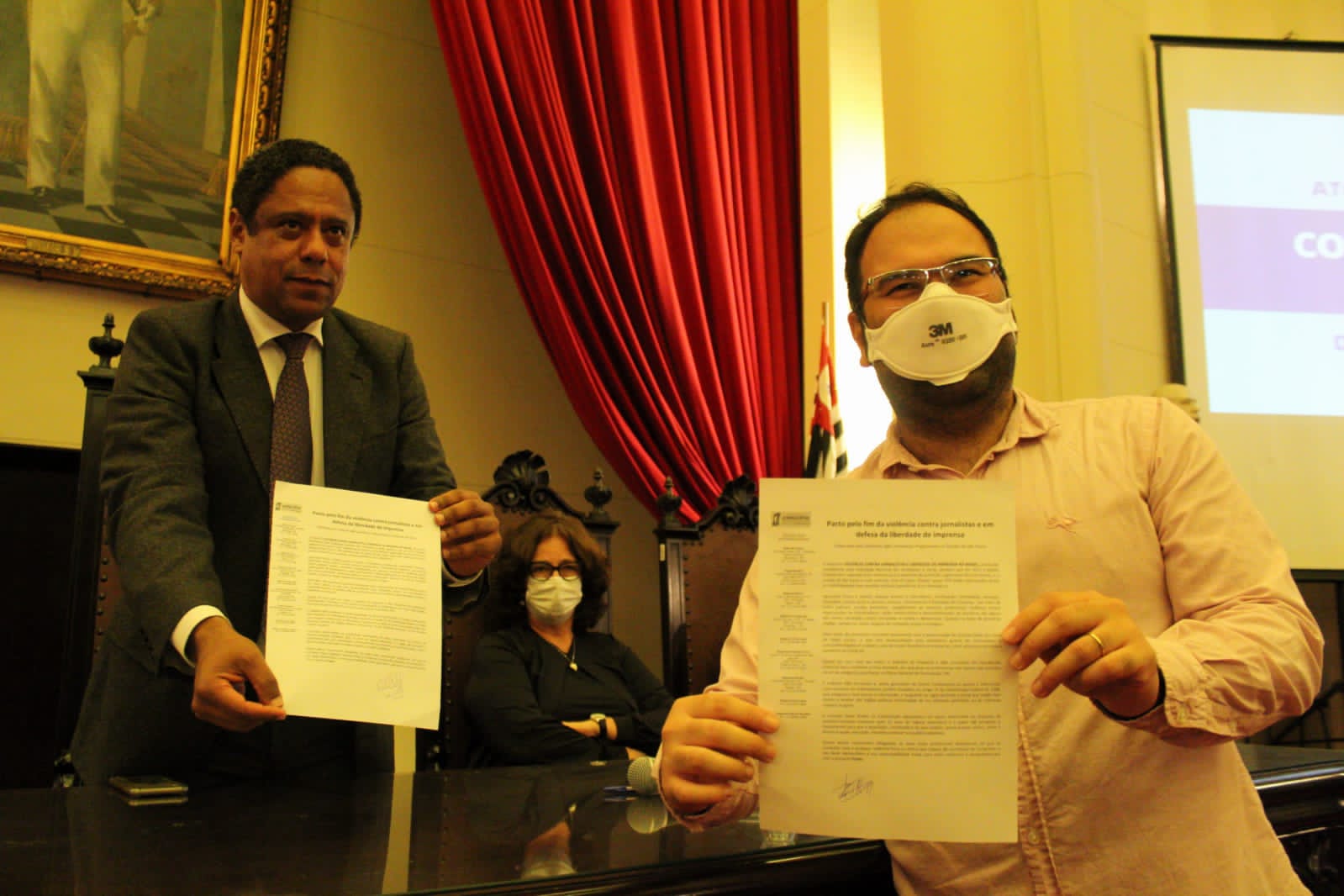 Deputado Orlando Silva (PCdoB) assume presidência da Comissão de Direitos Humanos e assina Pacto pelo fim da violência contra jornalistas Orlando dias documento