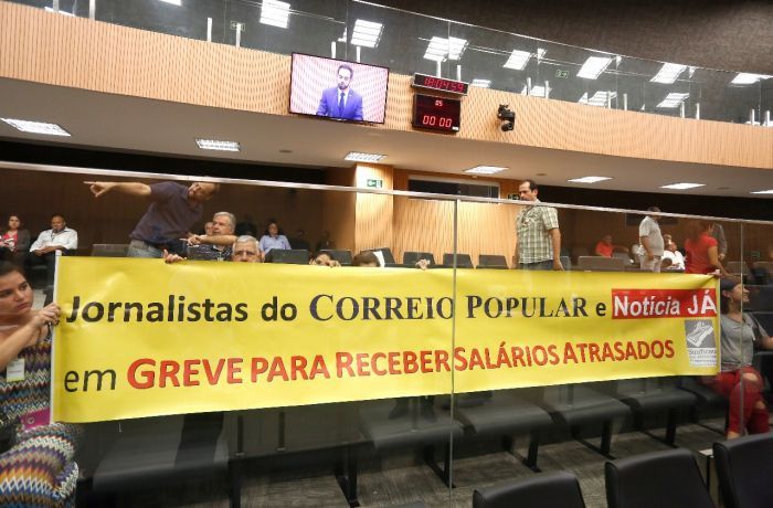 Jornalistas esperam decisão judicial para receber salários