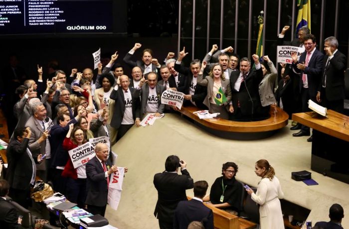 Mais pobres vão pagar a conta da reforma, dizem deputados contrários à proposta