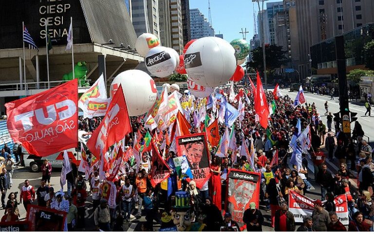 Na Fiesp, protesto por ‘Lula livre’ e revogação da ‘reforma’