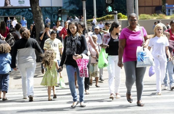 Renda das mulheres é 42,7% menor
