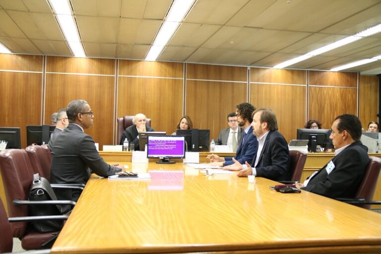 TRT vai julgar demissões no R7 e Record tem que negociar escala