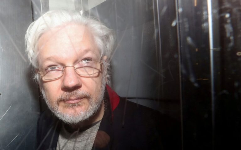 Assange: Federação Internacional dos Jornalistas saúda a não extradição