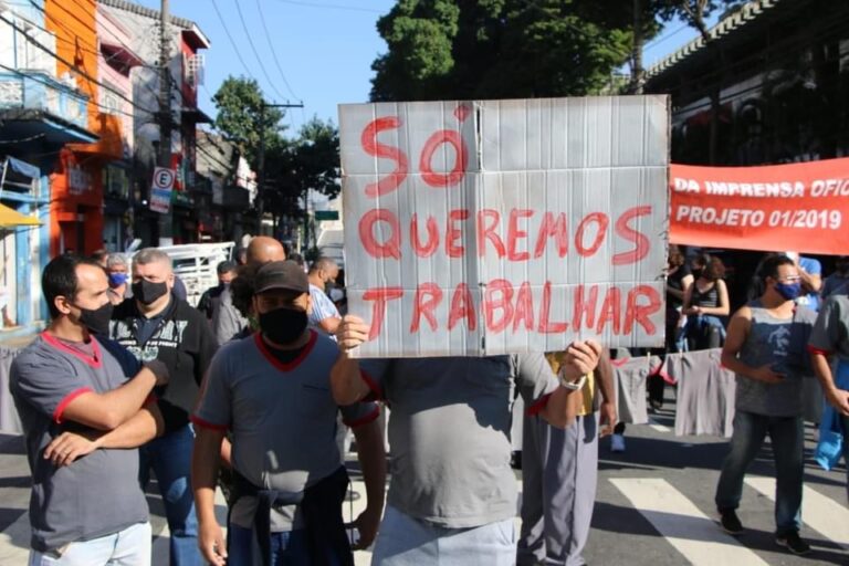 Trabalhadores lutam contra as mais de 150 demissões na Imprensa Oficial