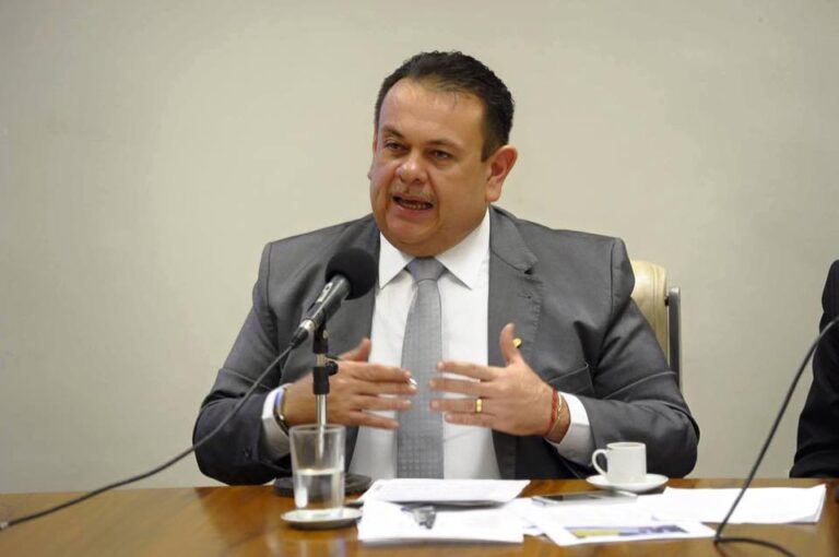Sindjor-PI repudia agressão do deputado Silas Freire contra jornalista