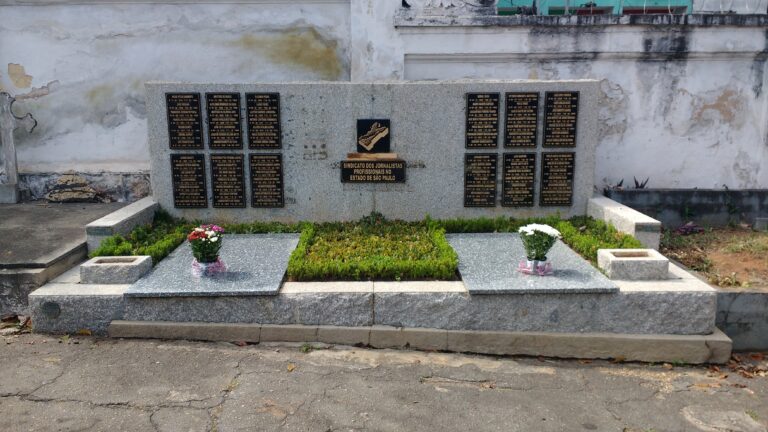 Mausoléu do Jornalista está com placas novas