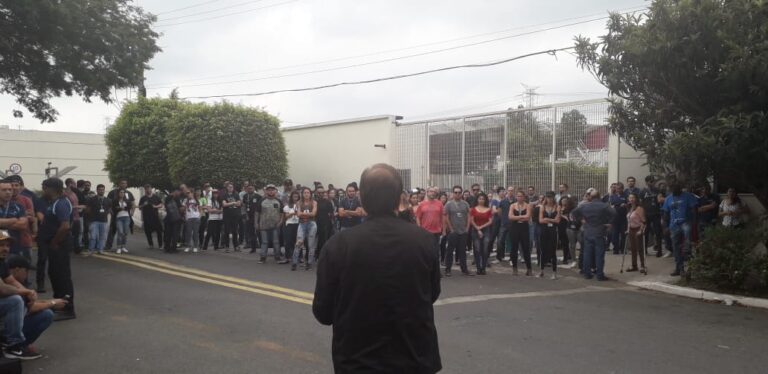Resistência de jornalistas e radialistas faz RedeTV recuar de decisão de corte salarial