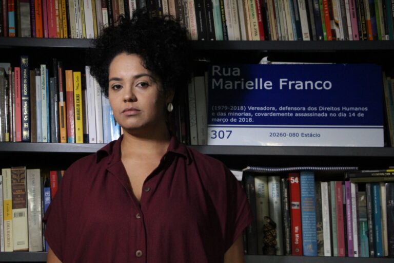 Para Bianca Santana, desculpa de Bolsonaro não diminui a gravidade dos ataques promovidos contra jornalistas