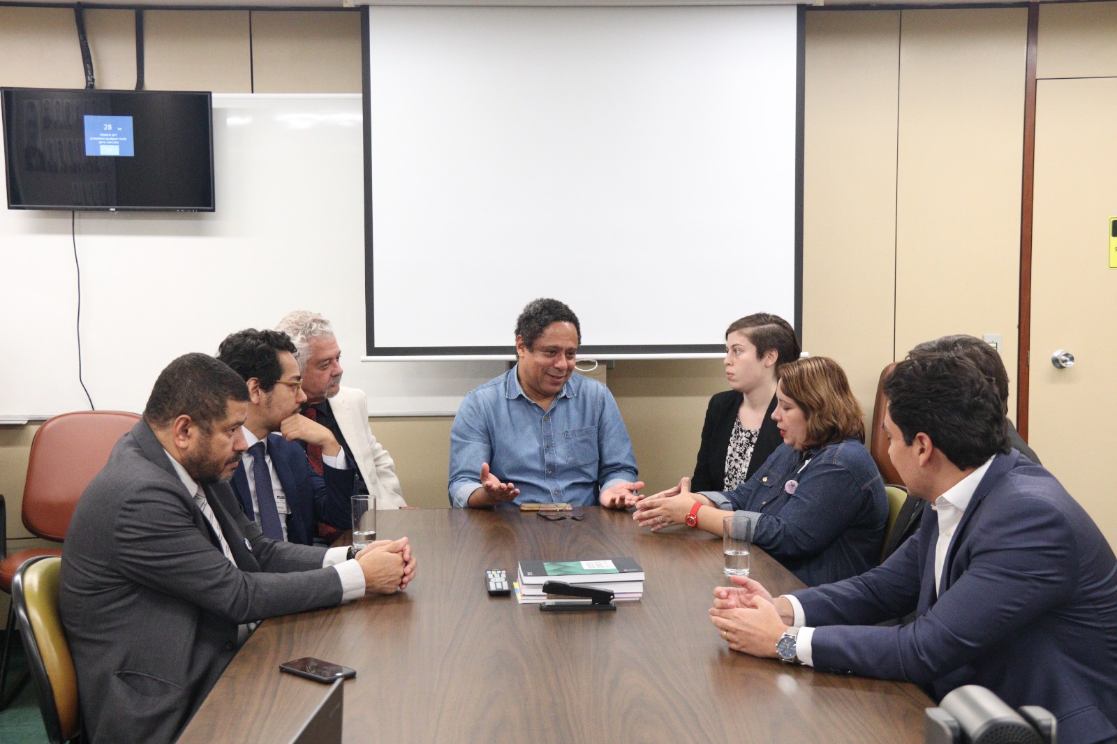 Em defesa da remuneração do conteúdo jornalístico para os trabalhadores, diretores da FENAJ cumprem agenda em Brasília