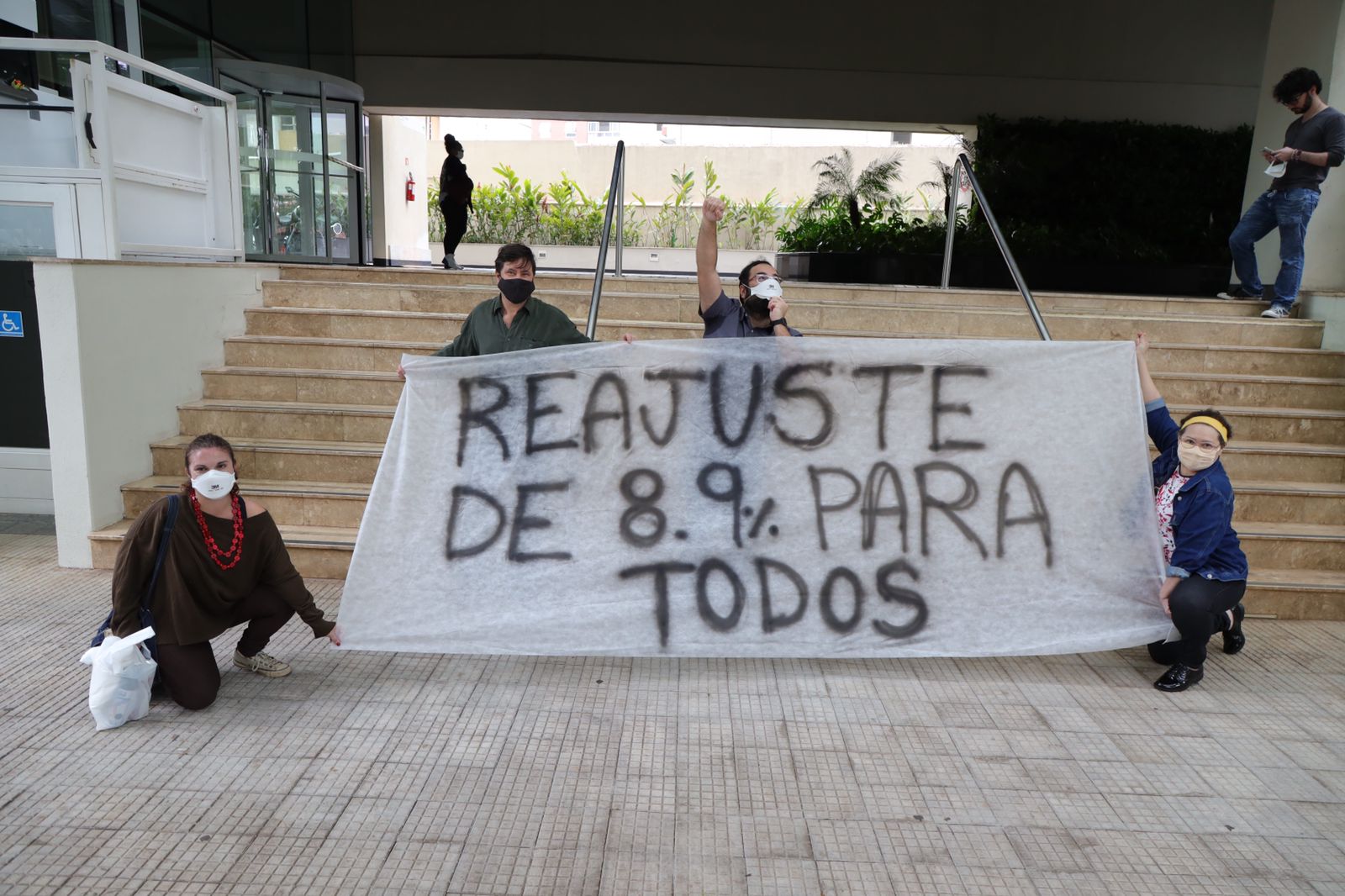 Sindicato dos Jornalistas realiza ato em frente à Editora Globo nesta terça-feira (9)