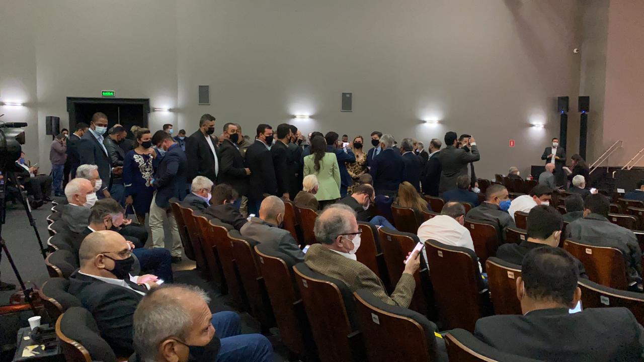 Em campanha, Doria age como negacionista e expõe jornalistas a aglomerações