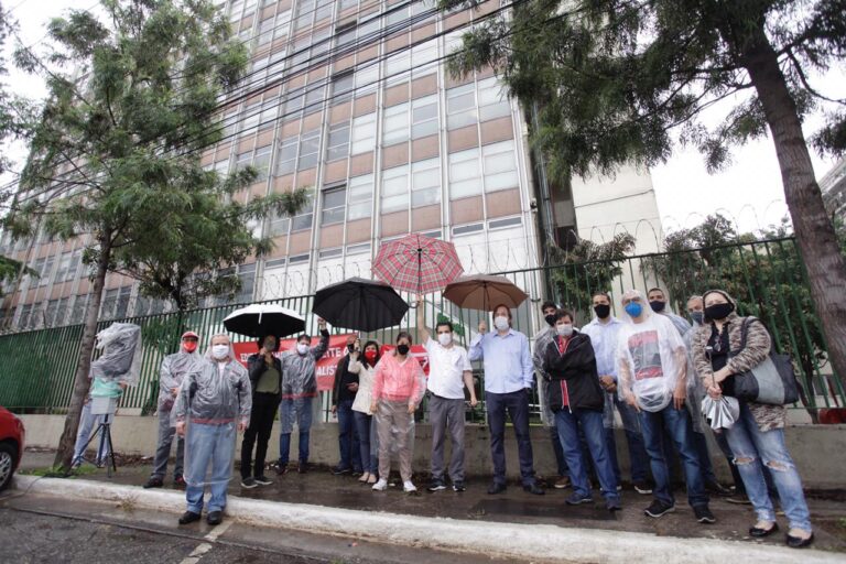 Ato denuncia prática antissindical da Abril contra a categoria