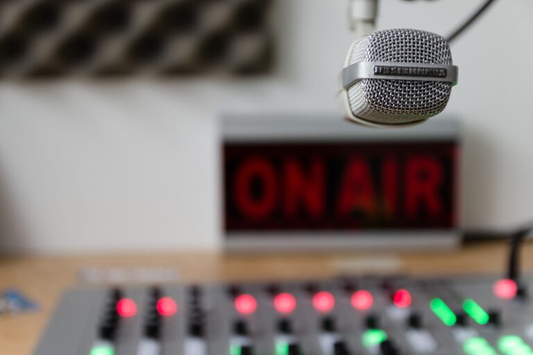 MEC AM, primeira emissora de rádio do Brasil, precisa continuar viva!