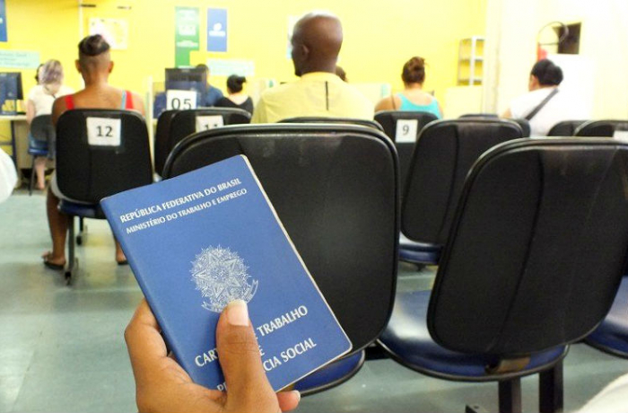 Taxa de desemprego na região metropolitana de SP fica estável, mas em nível alto