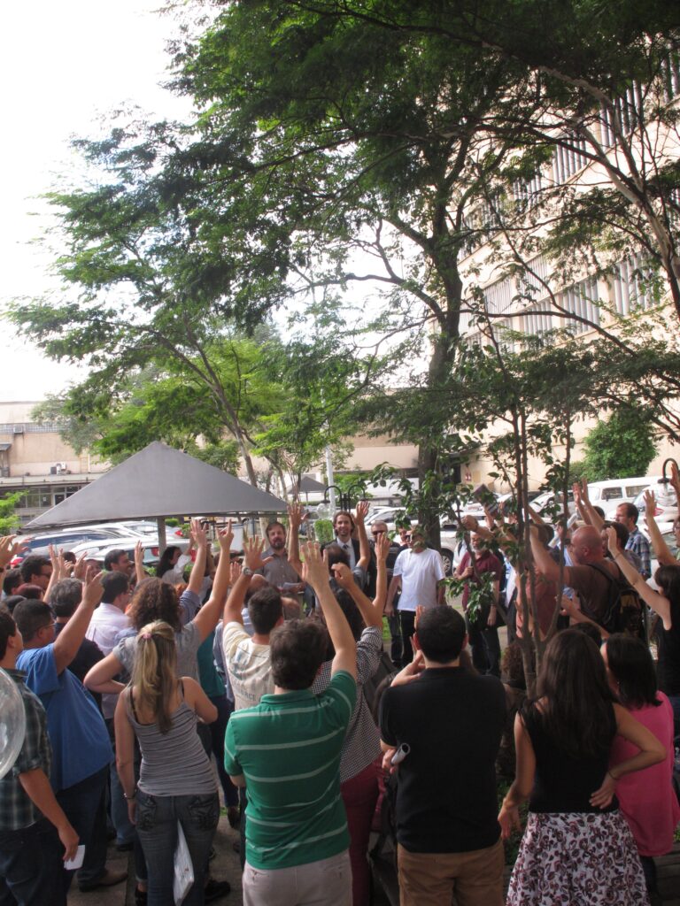 Assembleia no Estadão apoia PDV e forma Comissão de Negociação
