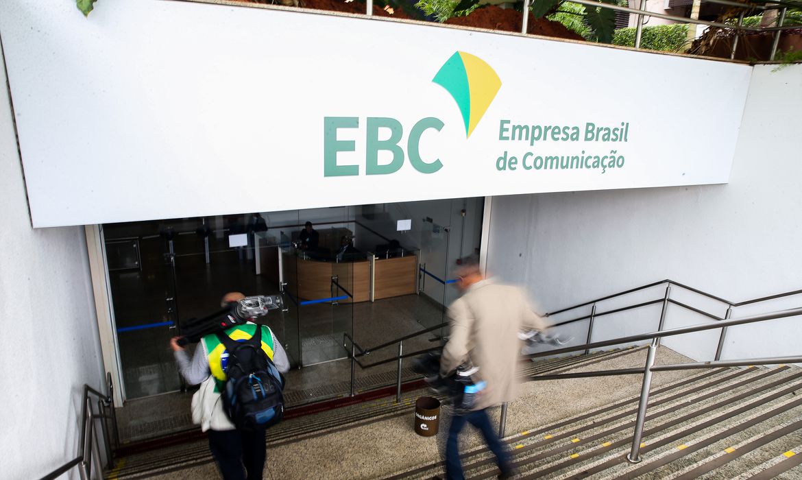 Sindicatos entram com ação contra privatização da EBC