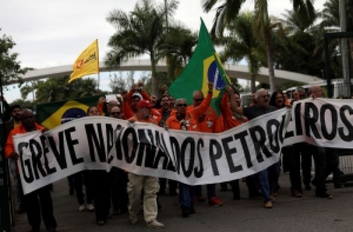 Centrais sindicais divulgam nota de solidariedade à greve dos petroleiros