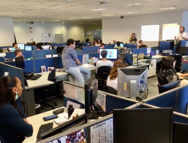 Grupo A Tribuna reduz salários e demite em plena pandemia