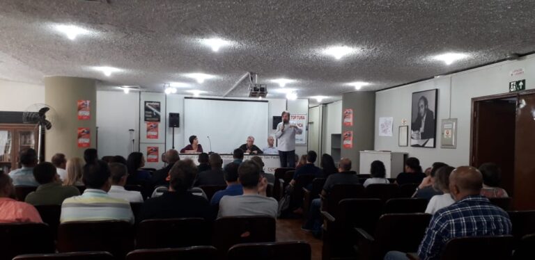 Demitidos organizam novas manifestações contra calote da Abril
