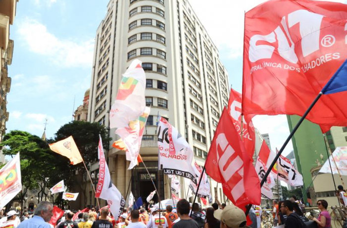 Protesto da CUT e centrais em SP denuncia política de Bolsonaro de desmonte do INSS