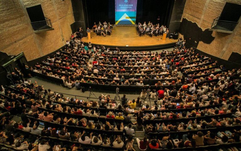 ‘Estado de exceção’ criado por Moro incendeia debate sobre democracia no Tuca