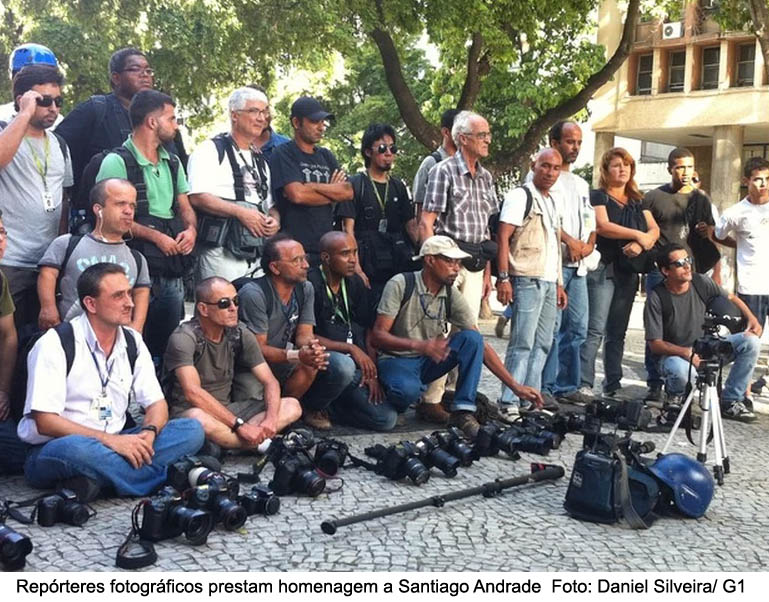 Repórteres fotográficos prestam homenagem a Santiago Andrade