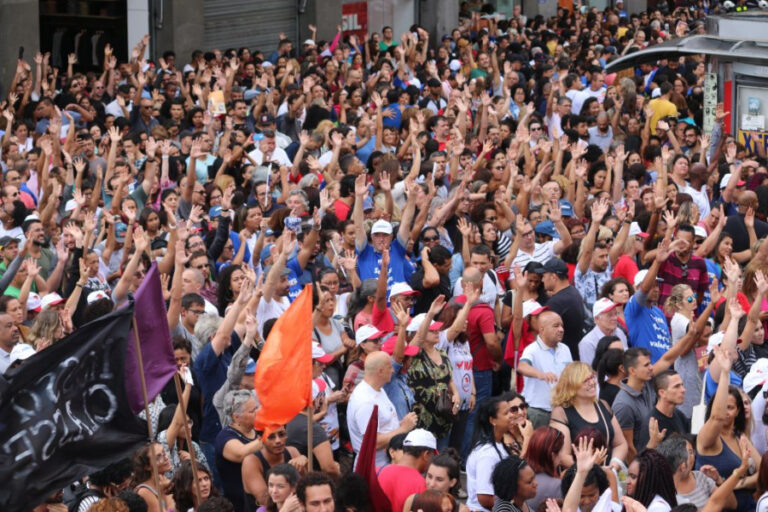 Servidores da capital fazem greve contra reforma da previdência municipal