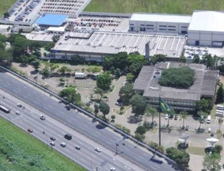 RedeTV! quer manter redução de salários e jornalistas