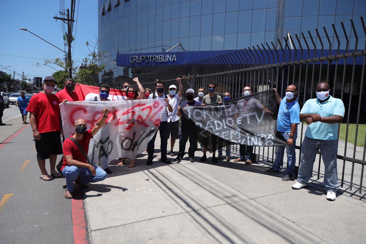 Ato em Santos defende reivindicações da categoria e liberdade de imprensa