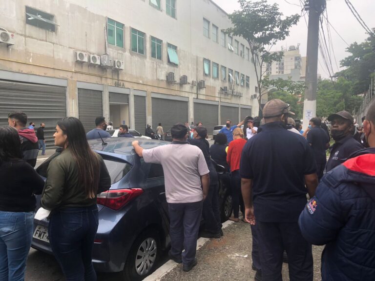 Trabalhadores da Rede Mundial paralisam atividades por atraso de salário