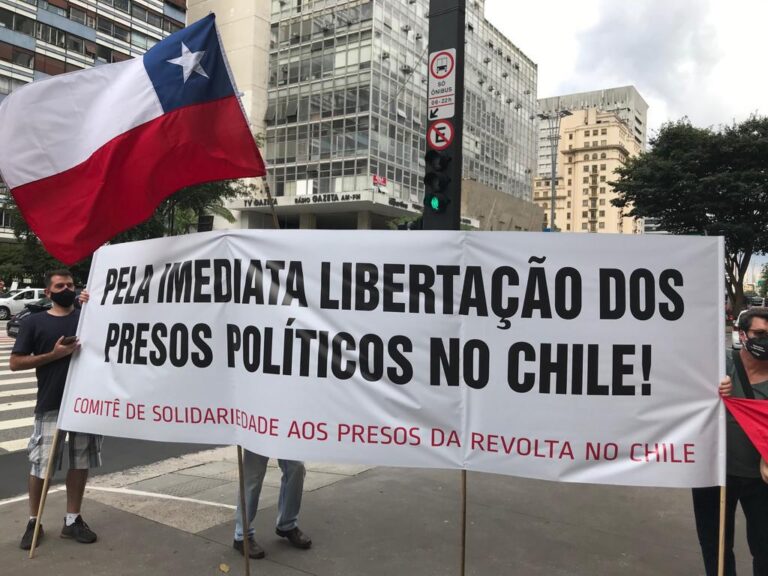 Ato Público pela libertação dos presos políticos no Chile em 2019