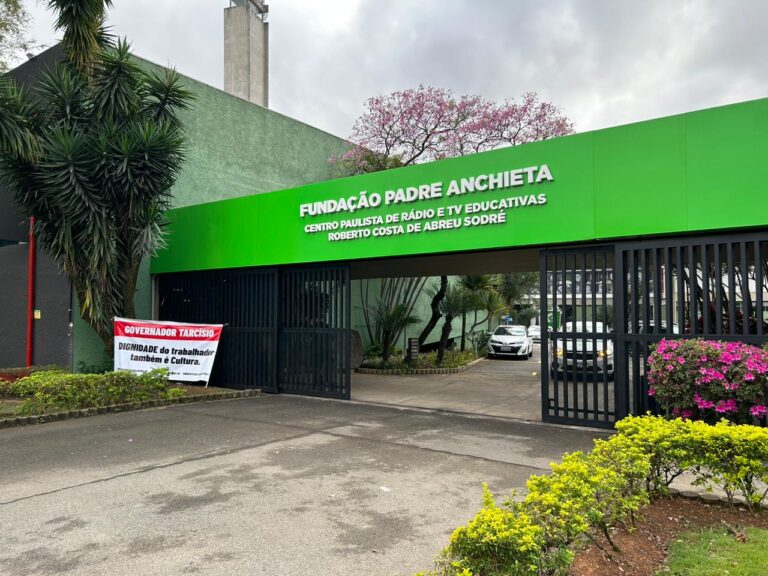 Trabalhadores da Rádio e TV Cultura protestam por reajuste salarial e direitos em dia de reunião do Conselho Curador