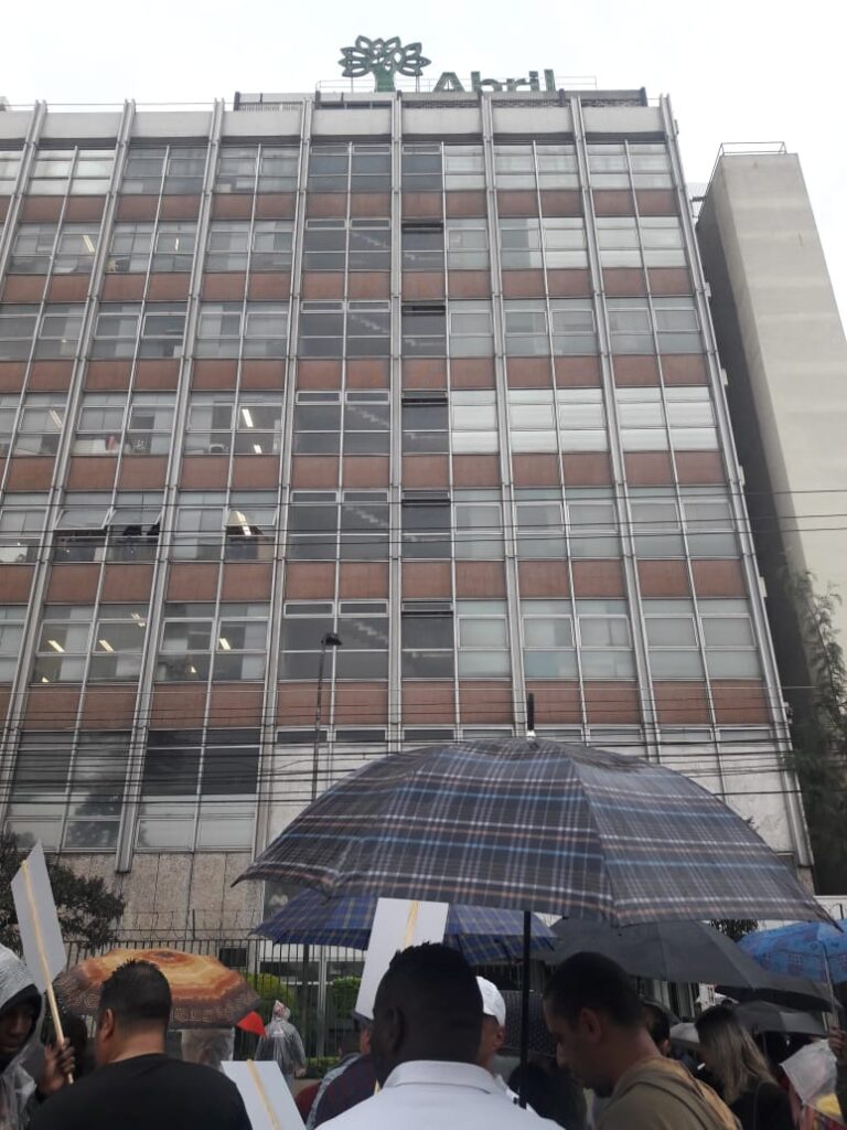 Protesto contra as demissões e o calote da Editora Abril