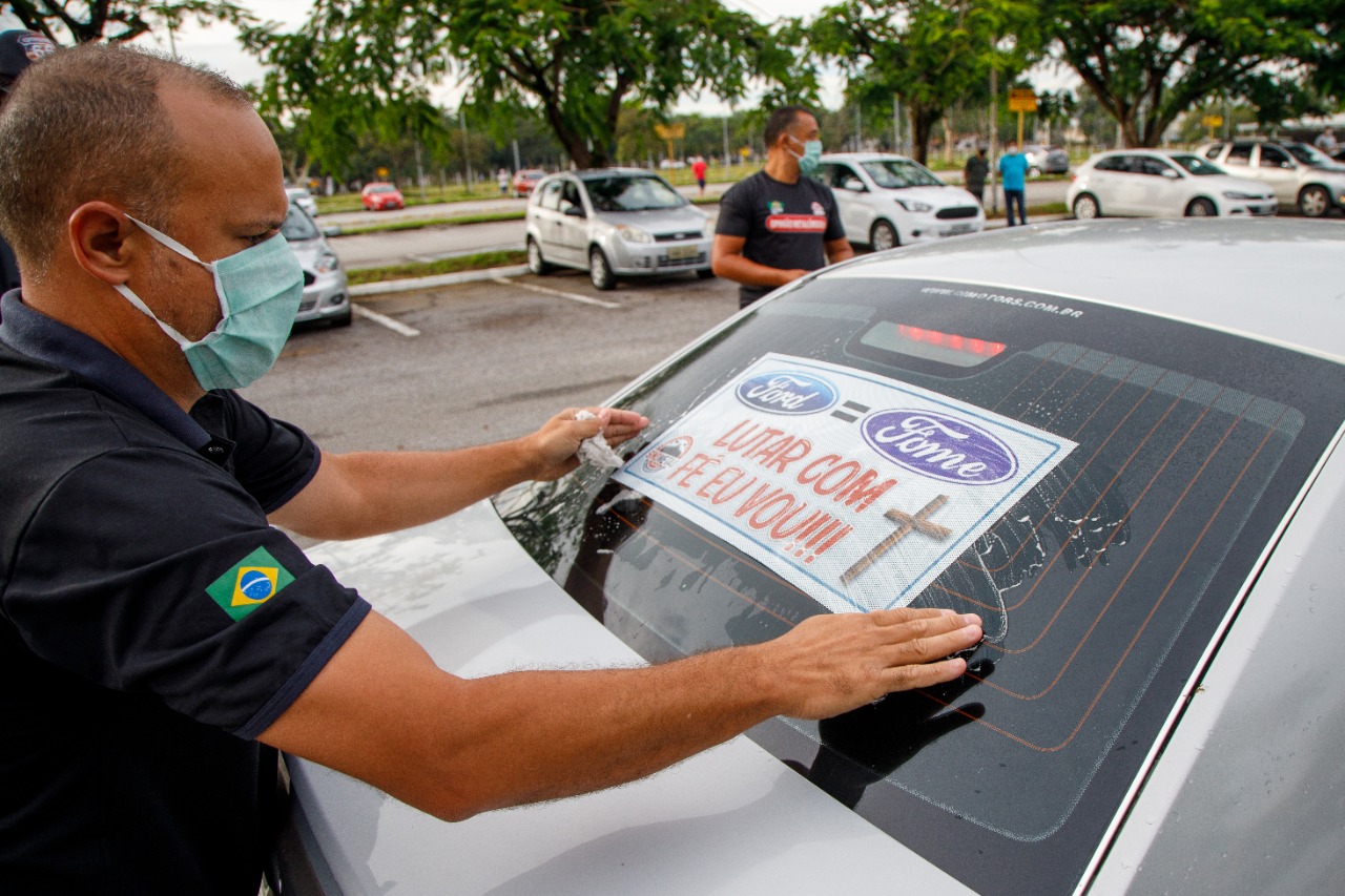 Carreata reúne trabalhadores contra o fechamento da fábrica da Ford em Taubaté