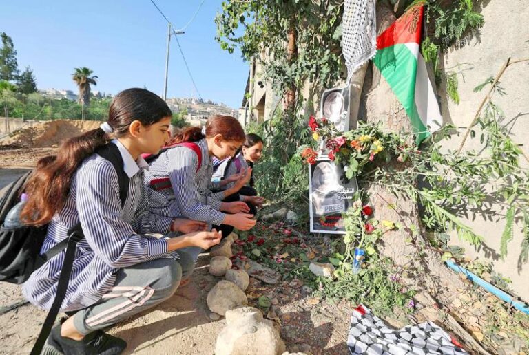 Israel destrói memorial de jornalista assassinada em 2022