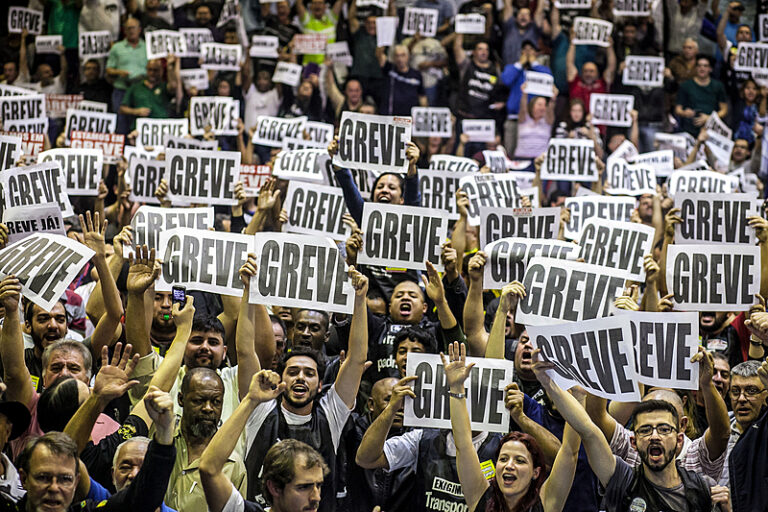 Todo apoio à greve contra as privatizações e cortes na Educação!