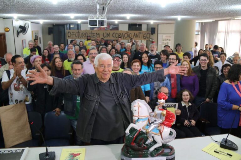 Audálio Dantas receve prêmio em seu aniversário de 88 anos, em 2017.