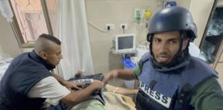 DOSSIÊ GENOCÍDIO EM GAZA – Edição de 12 de abril Atendimento ao jornalista Sami Shehadeh, que perdeu o pé e parte da perna direita (foto: Ashraf Amra/Anadolu)