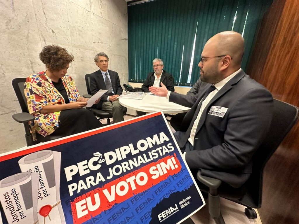 Thiago Tanji e José Eduardo conversaram com a deputada Talíria Petrone (PSOL-RJ), na terça-feira (23). Foto: ASCOM-Talíria Petrone