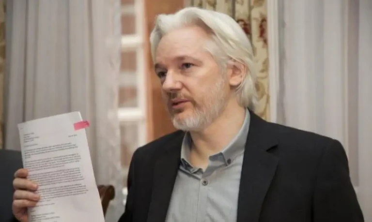 Libertado pelo Reino Unido depois de permanecer 1.901 dias encarcerado, Assange agora deve voltar à Austrália, desde que EUA cumpram acordo