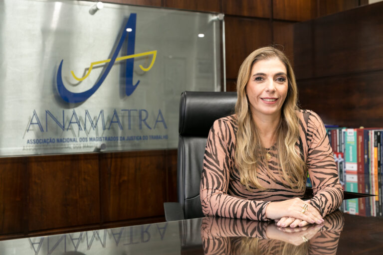 Luciana Paula Conforti - Presidente da Anamatra