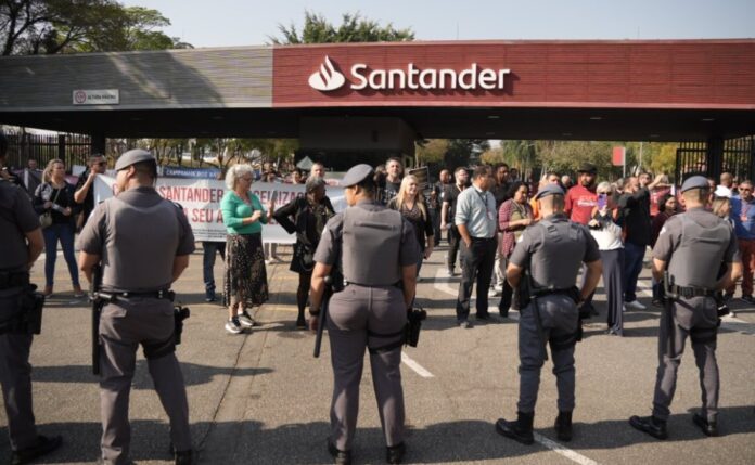 Solidariedade aos bancários em campanha salarial! Repúdio à violência da PM!