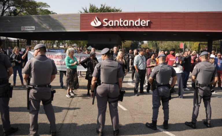Solidariedade aos bancários em campanha salarial! Repúdio à violência da PM!