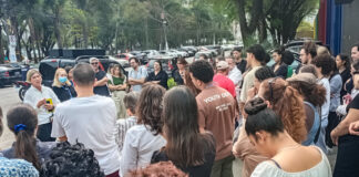 Demissões em massa na TV Cultura geram protesto e mobilização trabalhadores mobilizados durante assembleia