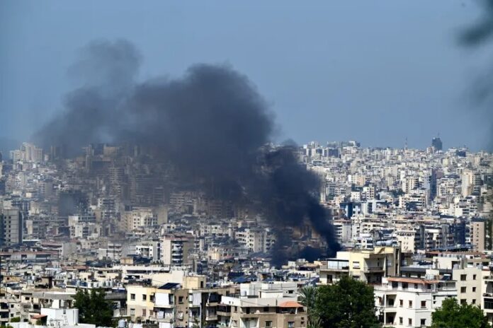 Bairro de Dahiyeh em Beirute, após ataque de Israel em 3 de outubro de 2024 (Murat Şengül - Agência Anadolu)