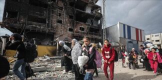 Um ano de resistência ao genocídio* Famílias palestinas em Gaza: deslocamento permanente em meio à devastação provocada por Israel. Foto: Agência Anadolu