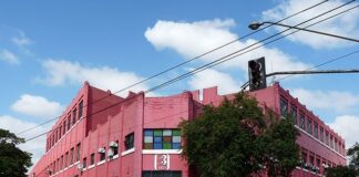 Nova greve dos jornalistas da Editora Três, por falta de pagamento de salários, coloca em xeque a recuperação judicial da empresa Sede da Editora Três