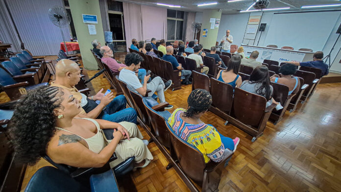 Ato em homenagem a Candida Vieira