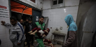 Massacre às 2 da manhã: Israel rompe cessar-fogo e retoma ataques aéreos indiscriminados contra Gaza, matando mais de 400 pessoas Necrotério do Hospital de Al-Aqsa em Deir Al-Balah, Gaza, em 18/3/2025. Foto de Ali Jadallah/Anadolu via Getty Images