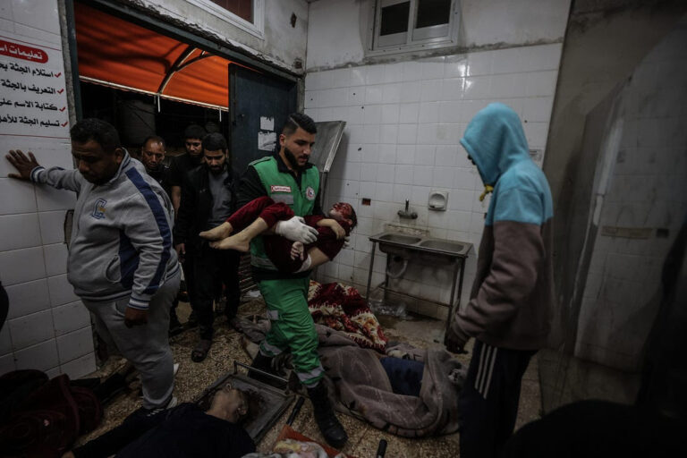 Necrotério do Hospital de Al-Aqsa em Deir Al-Balah, Gaza, em 18/3/2025. Foto de Ali Jadallah/Anadolu via Getty Images